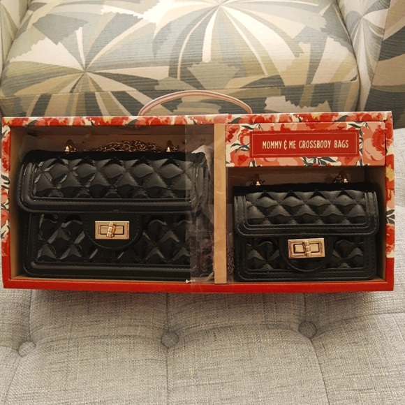 Mommy and me matching crossbody handbags 👜👜 - Picture 2 of 7